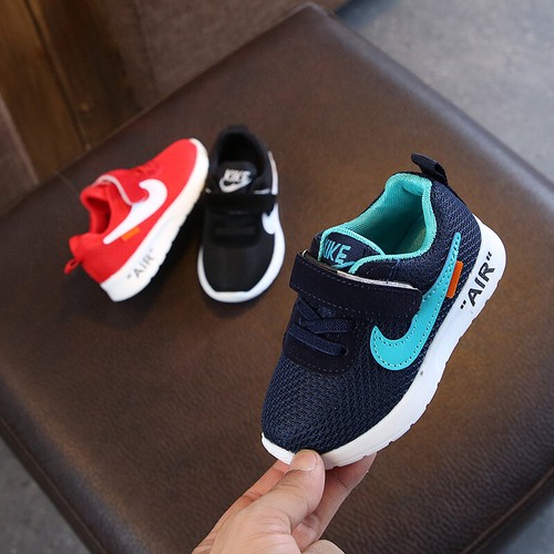 boys running shoes size 4